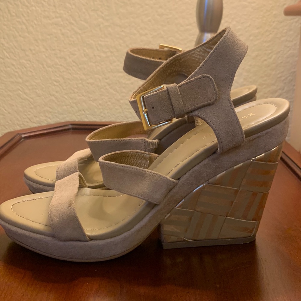 kate spade beige suede wedge sandals with gold buckle